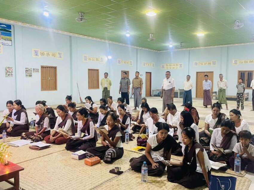 အင်္ဂပူတွင် AA နှင့် PDF လာမည်ကို စိုး၍ စစ်ကော်မရှင်တပ် စခန်းချနေရာများတွင် ပရိတ်ပဋ္ဌာန်းများရွတ်ဖတ်ပူဇော်