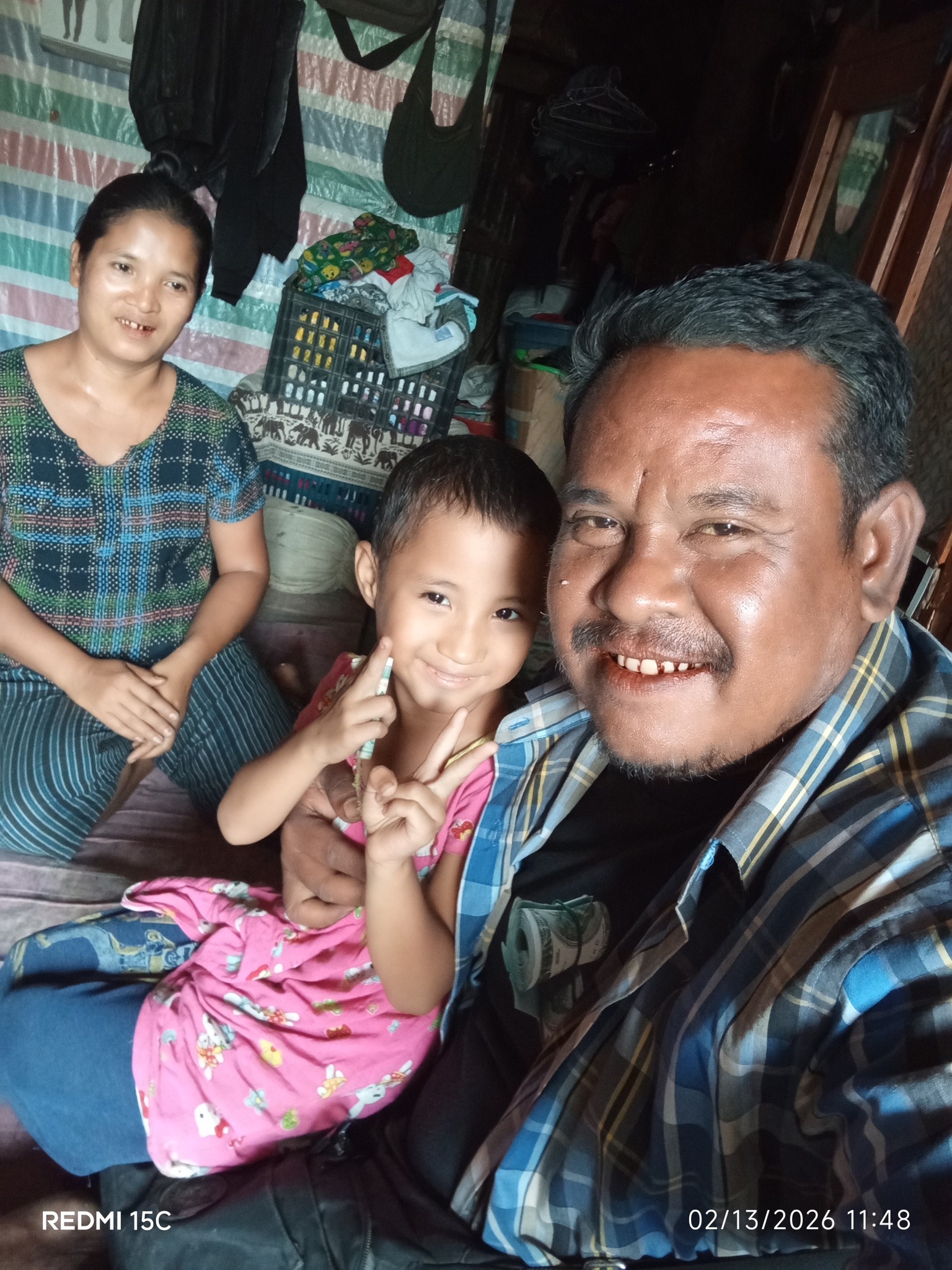 “ကျွန်တော့်သမီးလေးကို ကူညီပါအကိုရယ်”…တဲ့😢