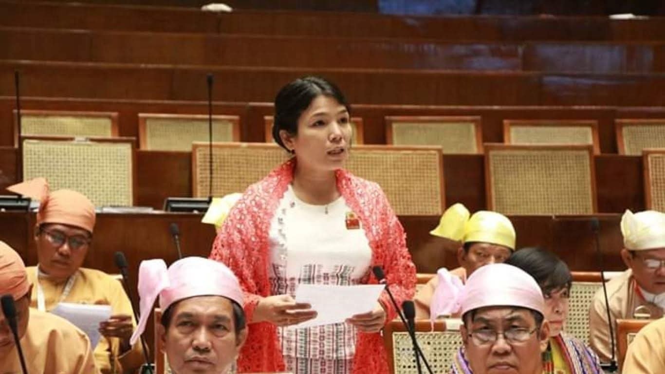 NUG ဝန်ကြီးချုပ်ရုံး အတွင်းဝန် ရာထူးမှနှုတ်ထွက်ခဲ့သည့် ဒေါ်ကြည်ပြာ ကင်ဆာရောဂါ နောက်ဆုံးအဆင့်ဖြင့် ဆေးရုံတင်ထားရ