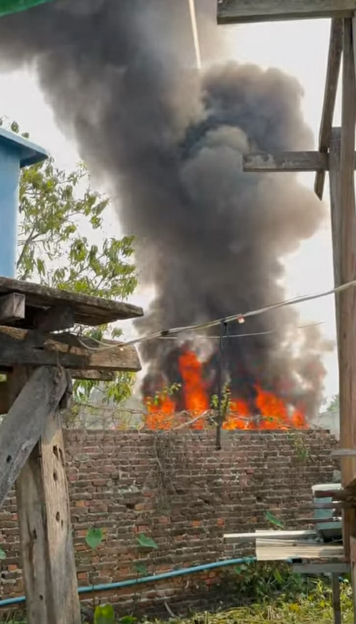 SKY Villa ထဲက ငလျင်ထိကားတွေ စုပြုံထားတဲ့နေရာ မီးလောင်