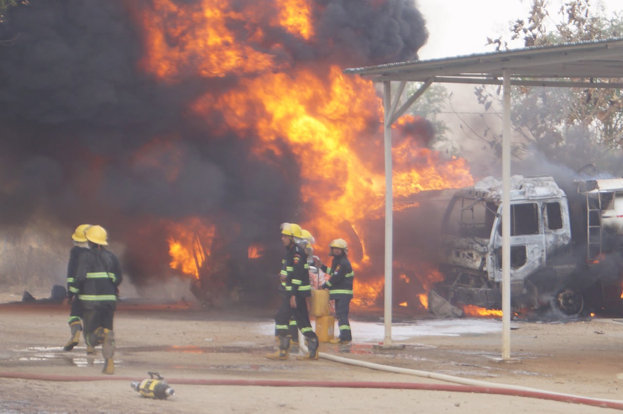 ဆိပ်ဖြူ၌ ဆီပြောင်းထည့်ရာမှ ယာဉ်(၅)စီး မီးလောင်မှုဖြစ်ပွား