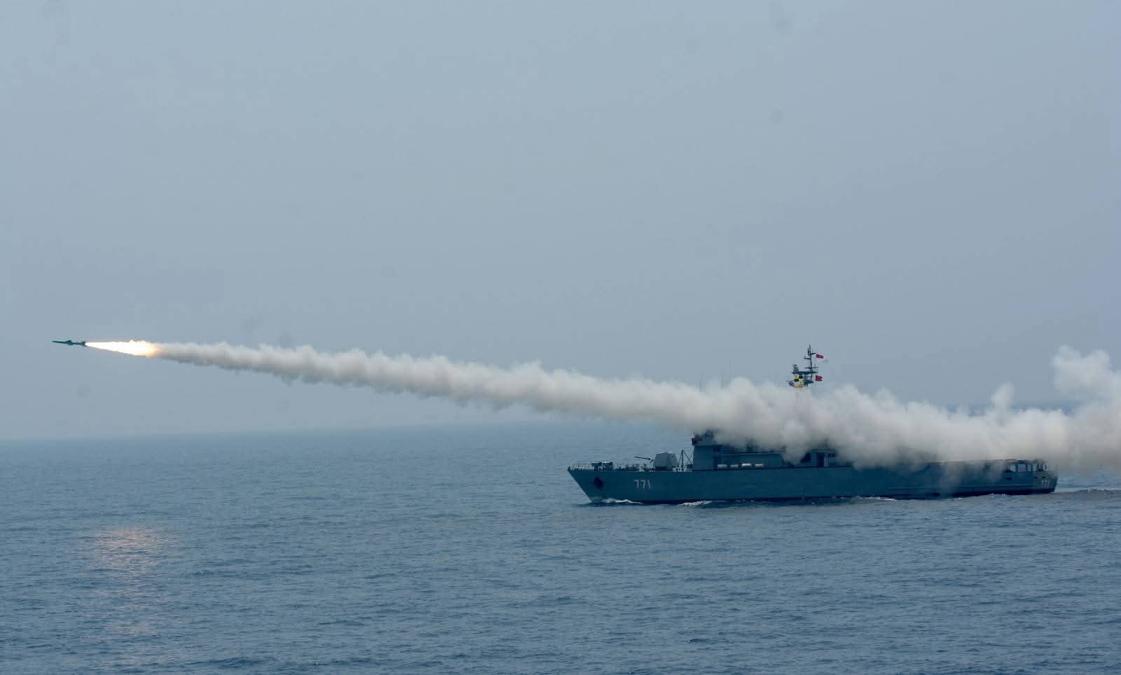 ကျောက်ဖြူ ရေတပ်ဌာနချုပ်ကို AA ထိုးစစ်ဆင်၍ တိုက်ပွဲပြင်းထန်နေပြီး စစ်ကော်မရှင်ဘက်က စစ်ကူအမြောက်အမြားပို့