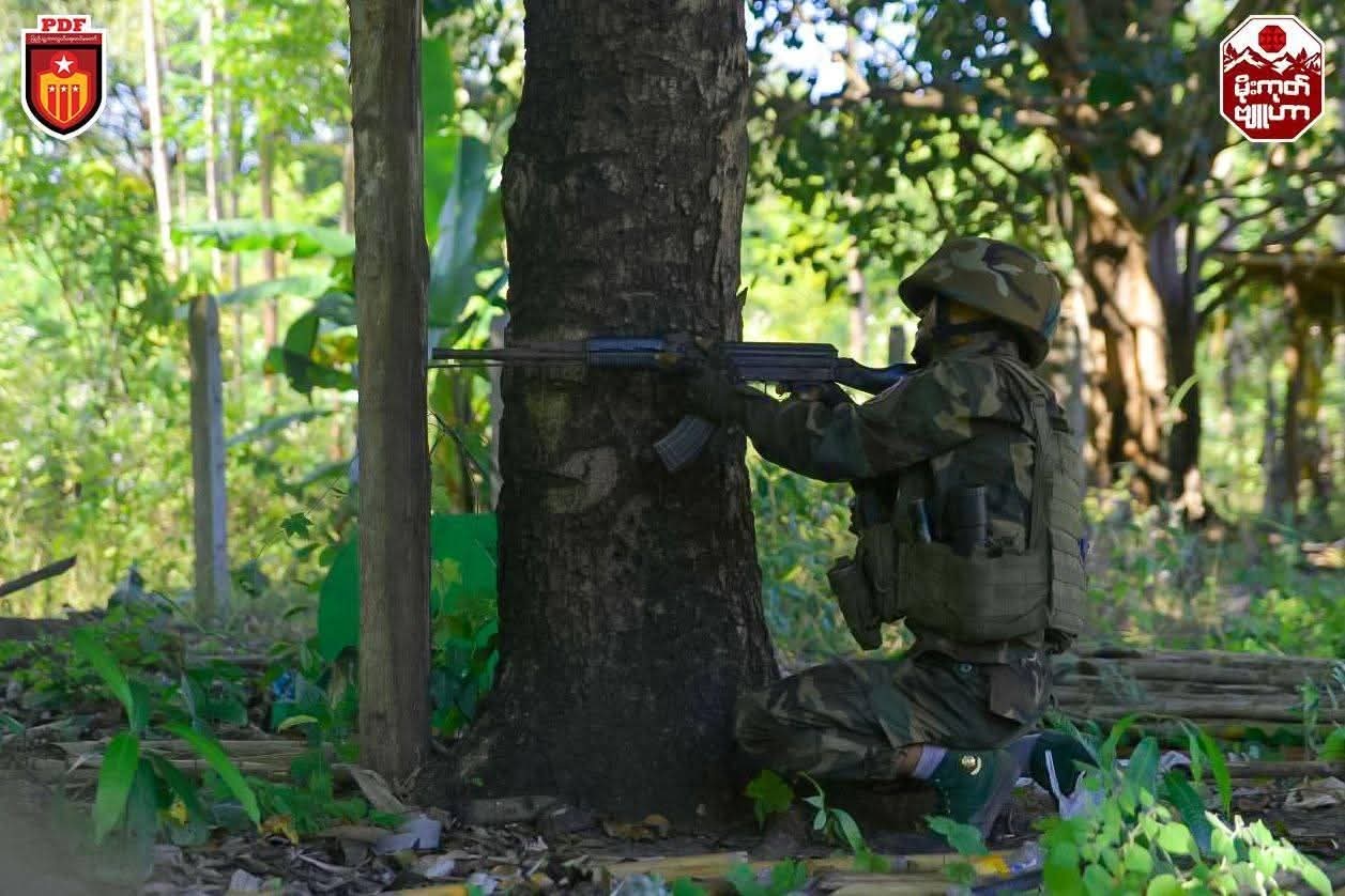 မိုးကုတ်မြို့နယ်မှာ တိုက်ပွဲဖြစ်နေ