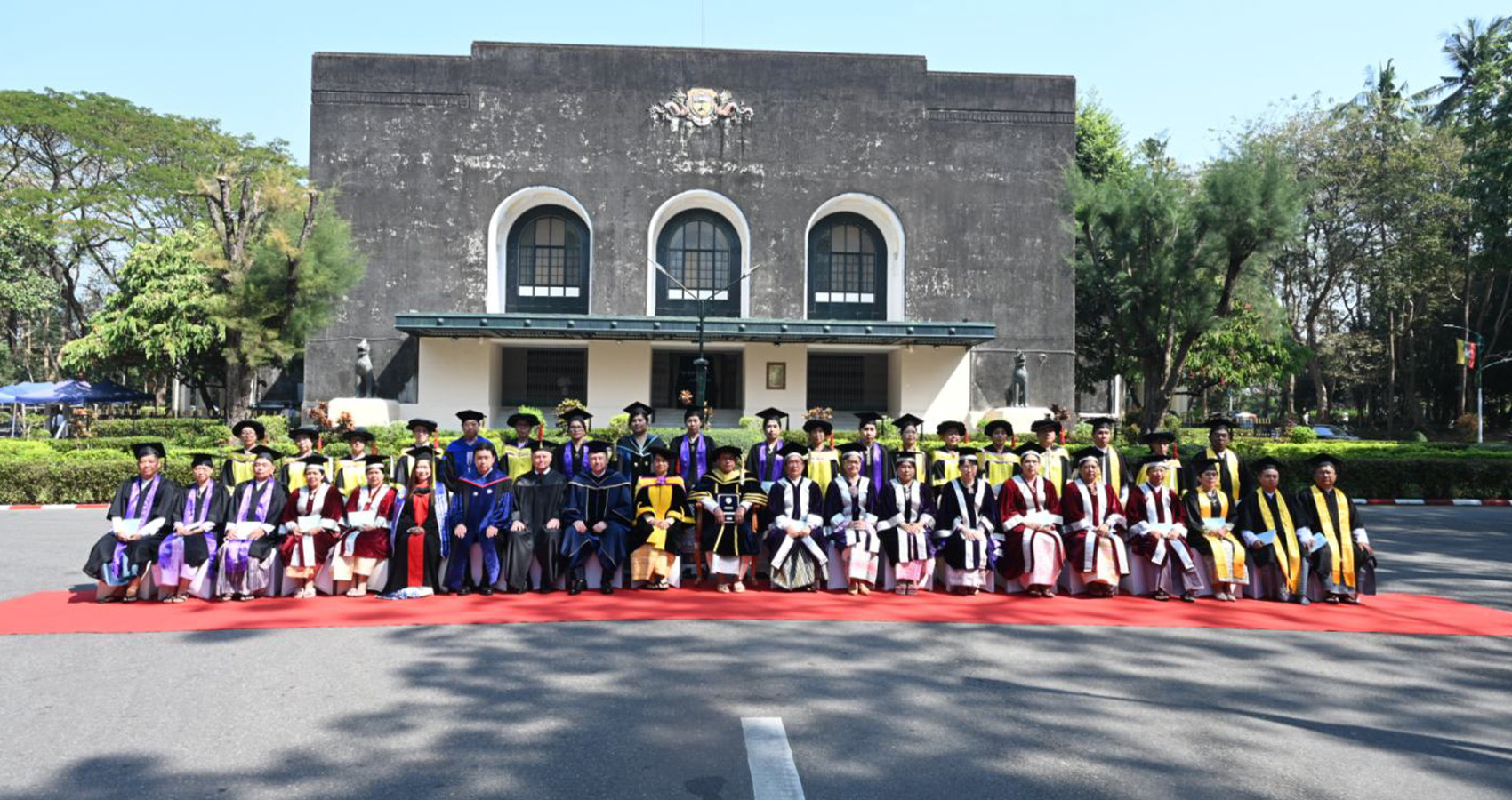 ဂုဏ်ထူးဆောင်ဘွဲ့ကြောင့် ရန်ကုန်တက္ကသိုလ်ဂုဏ်ထိခိုက်ရ ဟုဆို