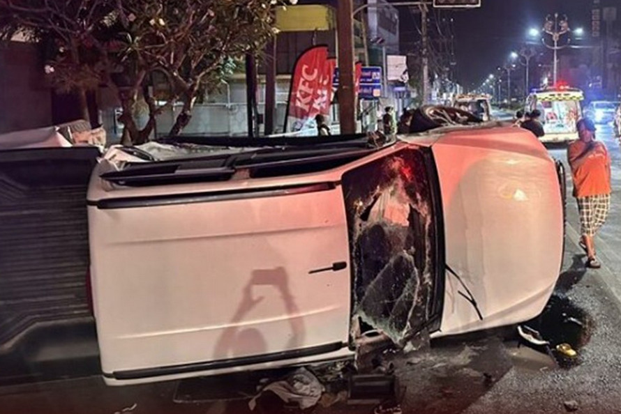 GPS လမ်းညွှန်မှားလို့ ကားနှစ်စီး တိုက်မိရာက မြန်မာလုပ်သား ၅ ဦး အပါအဝင် ၉ ဦး အပြင်းအထန်ဒဏ်ရာရ