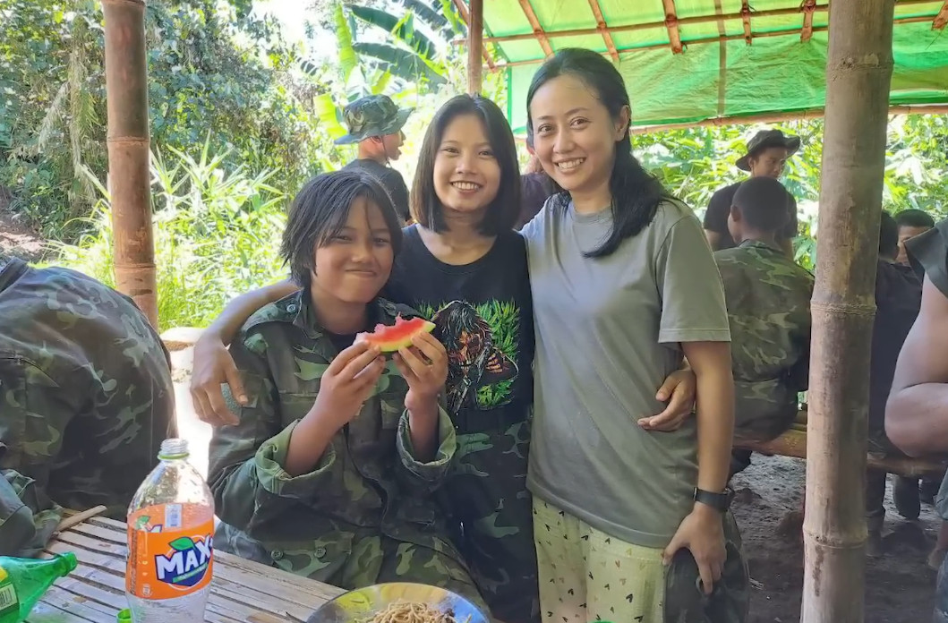 “ငရဲခန်းစစ်သင်တန်းဆင်း အမျိုးသမီးကွန်မန်ဒို ရေချယ်”