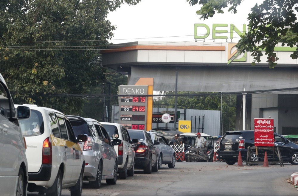 စက်သုံးဆီတန်းစီရင်း မူးလဲ၊ သေဆုံးမှု ၄ ကြိမ်ထက်မနည်း ဖြစ်ပေါ်