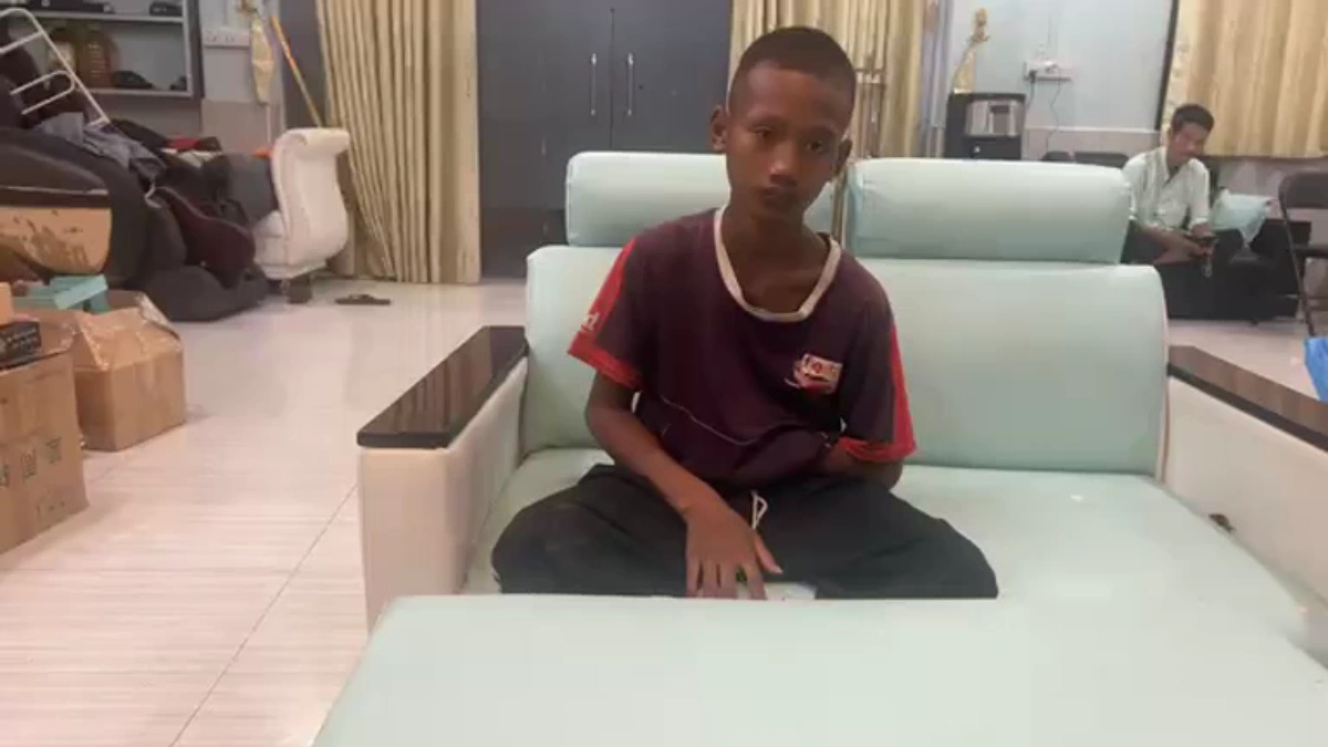 အကျင့်စာရိတ္တပြုပြင်ပေးရန် မိဘကိုယ်တိုင် ပုလဲအရန်မီးသတ်သို့ ပို့ထားသည့် ကလေးတစ်ဦး ဖုန်းနှစ်လုံးခိုးယူထွက်ပြေး