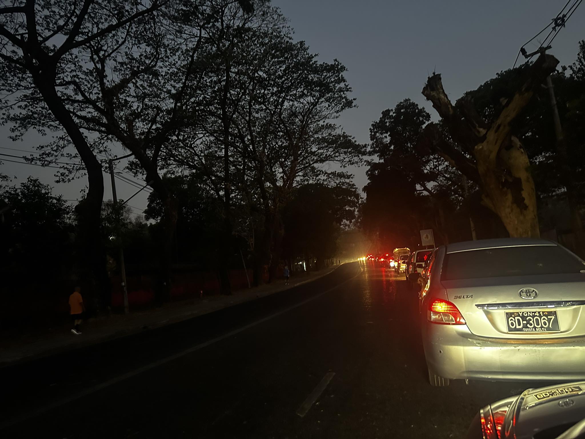 ပြည်တွင်းစက်သုံးဆီအရောင်းဆိုင်တချို့တွင် ဆီပြတ်လပ်