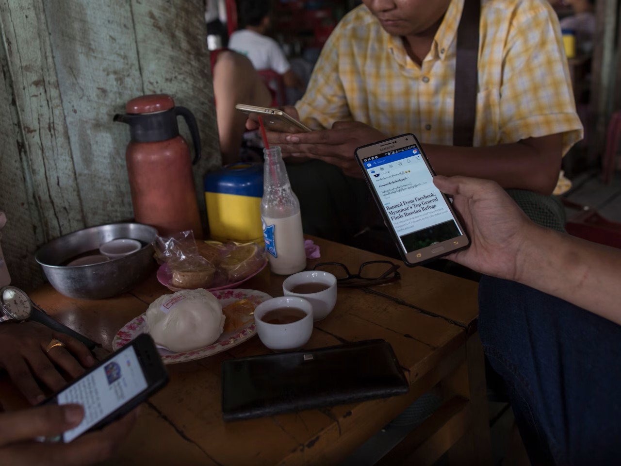 စစ်တပ်က ပြည်သူများ၏ မိုဘိုင်းလ်ဖုန်းဟန်းဆက်များကို IMEI အမှတ်အသားမှတ်ပုံတင်စေခြင်းဖြင့် စောင့်ကြည့် ခြေရာခံနိုင်သောကြောင့် လုံခြုံရေးအတွက် လိုက် နာလုပ်ဆောင်သင့်သည့် နည်းလမ်းများ ထုတ်ပြန်