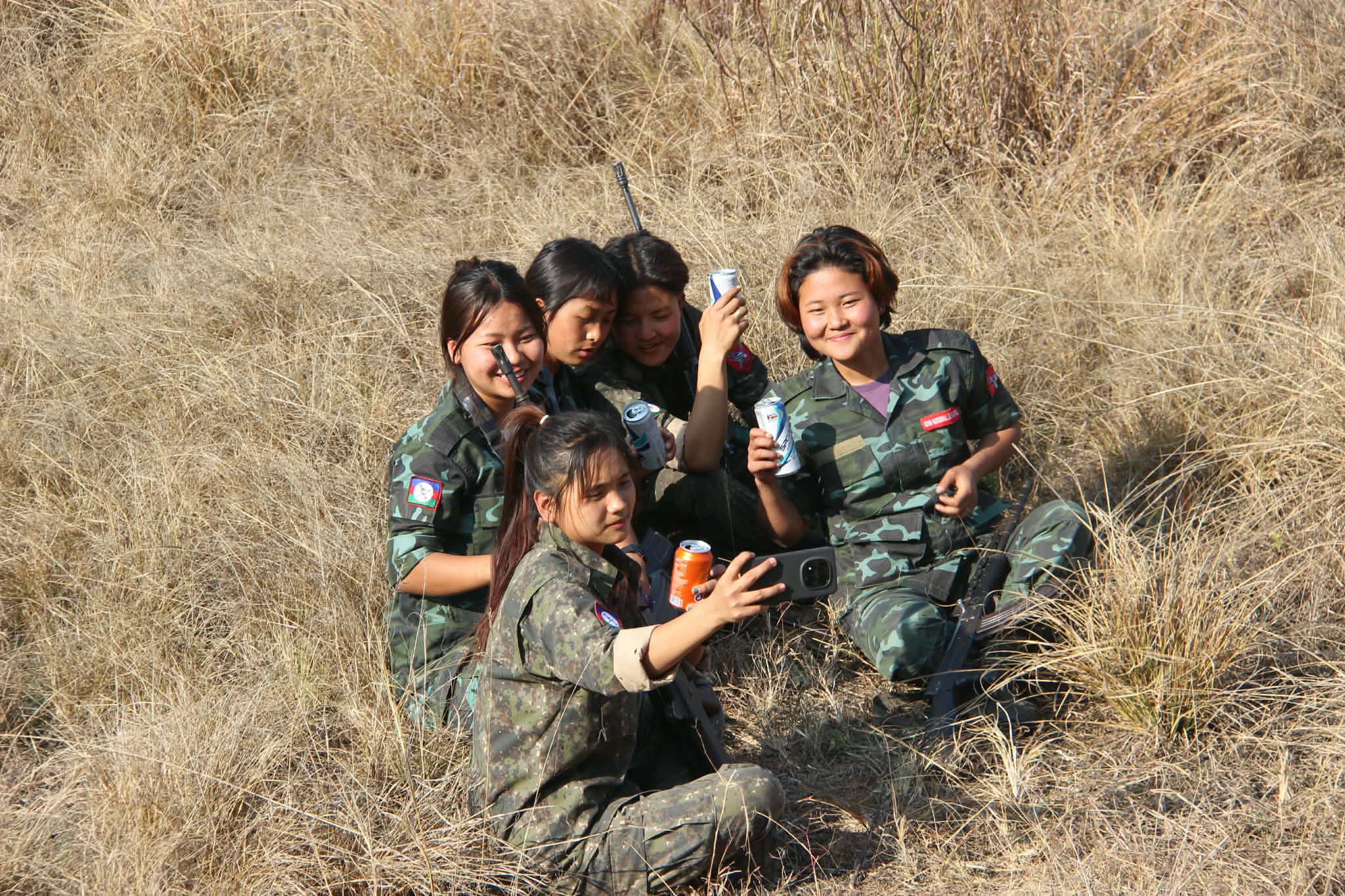 အာဏာရှင်ကို ဒရုန်းနဲ့တိုက်တဲ့ ချင်းတောင်တန်းက စုန်းမအဖွဲ့