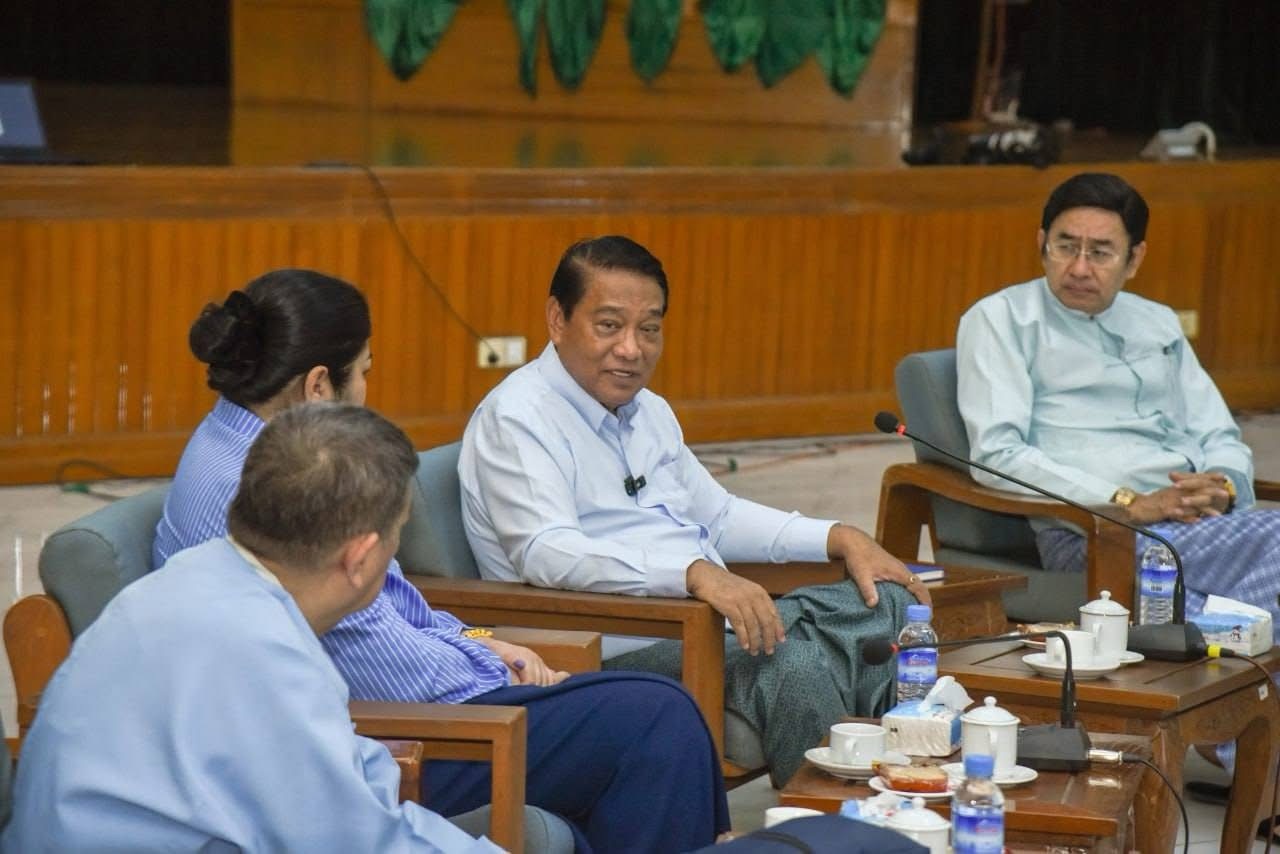 ကြံ့ဖွတ်ပါတီပွဲတက်ဖို့ အနုပညာရှင်တွေကို နေပြည်တော်လာဖို့ ဖိအားပေးခံရ