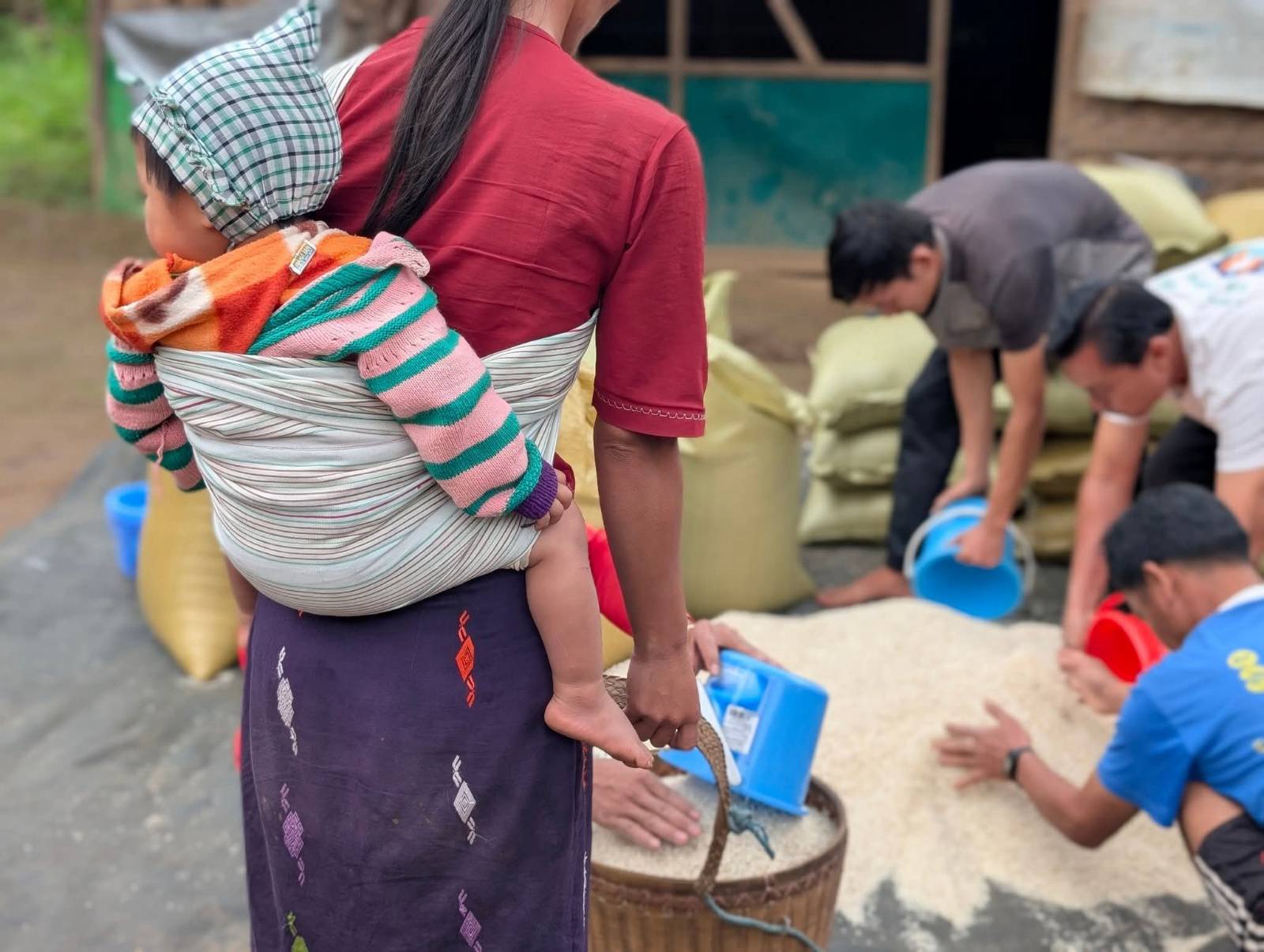 မြန်မာမှာ ငွေကြေးဖောင်းပွမှုနဲ့ ကန့်သတ်ချက် တွေကြောင့် တချို့မိသားစုတွေဟာ ထမင်းနပ်မှန်အောင်မစားနိုင်တော့ဘူးလို့ UNOCHA ထုတ်ပြန်