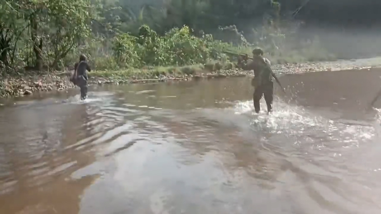 ရေခပ်ဆင်းလာသည့် စစ်သားများကို တိုက်ခိုက်