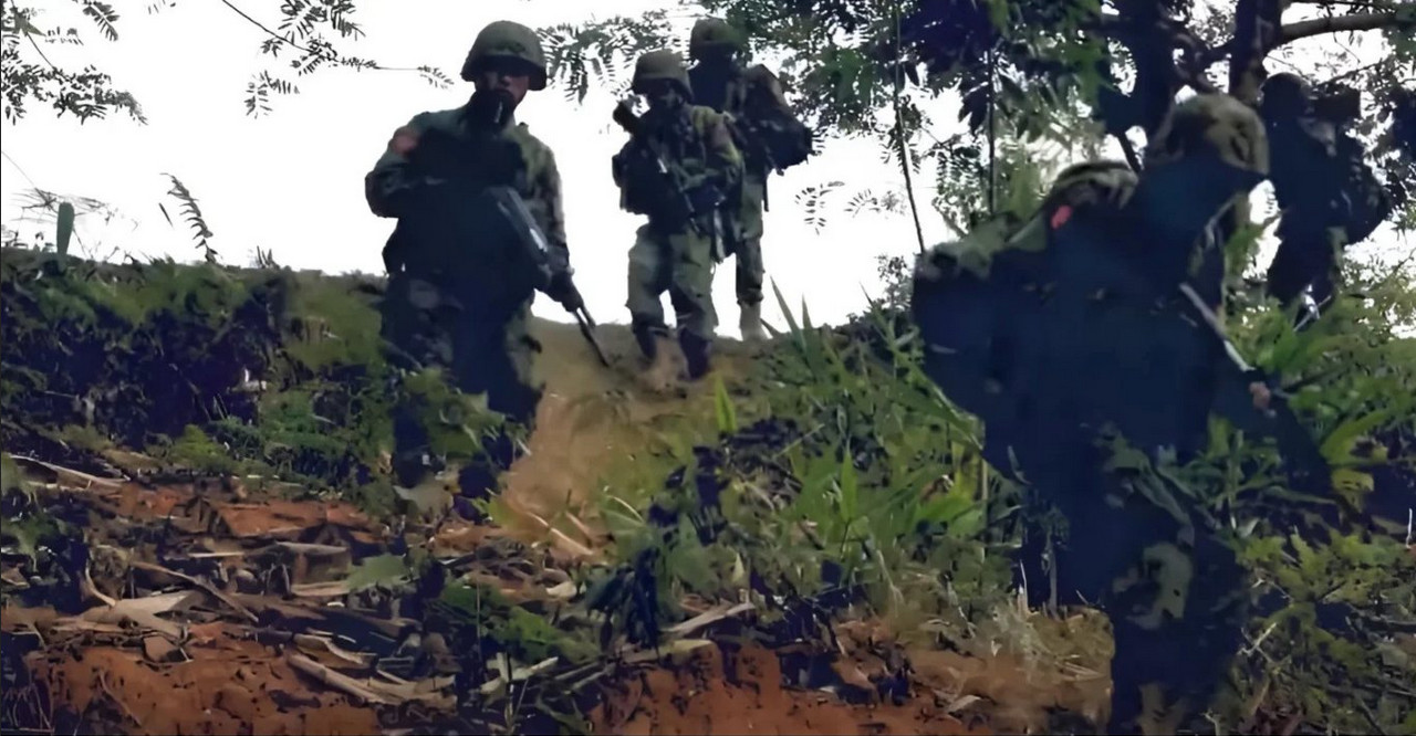 ကျောက်ဖြူမှာ AA ထိန်းချုပ်နယ်မြေကို ထိုးစစ်ဆင်လာတဲ့ စစ်ကော်မရှင်စစ်ကြောင်း ပြိုကွဲရုံသာမက အထိုင်ကုန်းစခန်းတစ်ခုပါ အသိမ်းခံရ