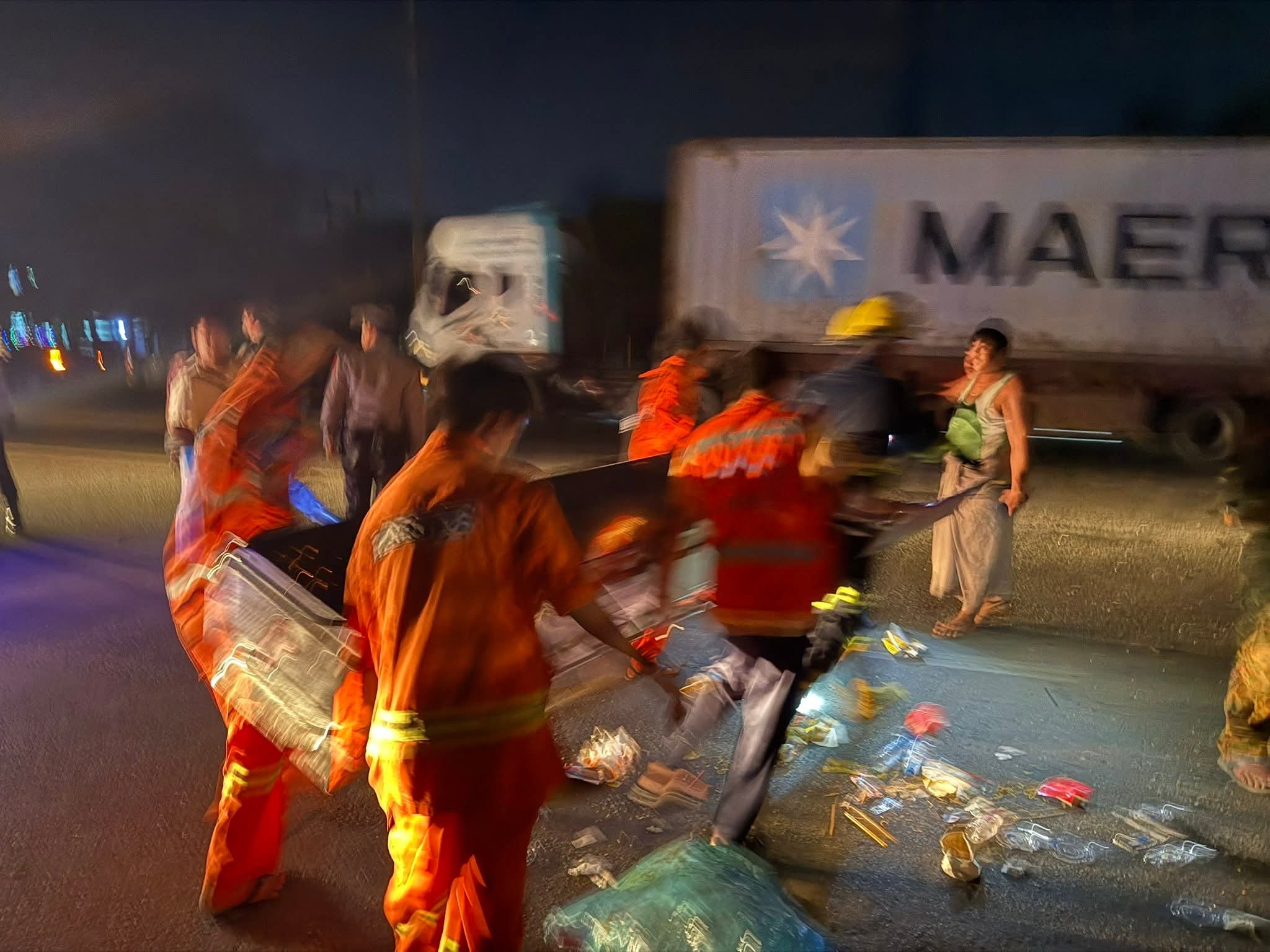 မင်္ဂလာဒုံ စက်သုံးဆီဆိုင်နားမှာ ယာဉ်ဆင့်တိုက်မှုတွေဖြစ်