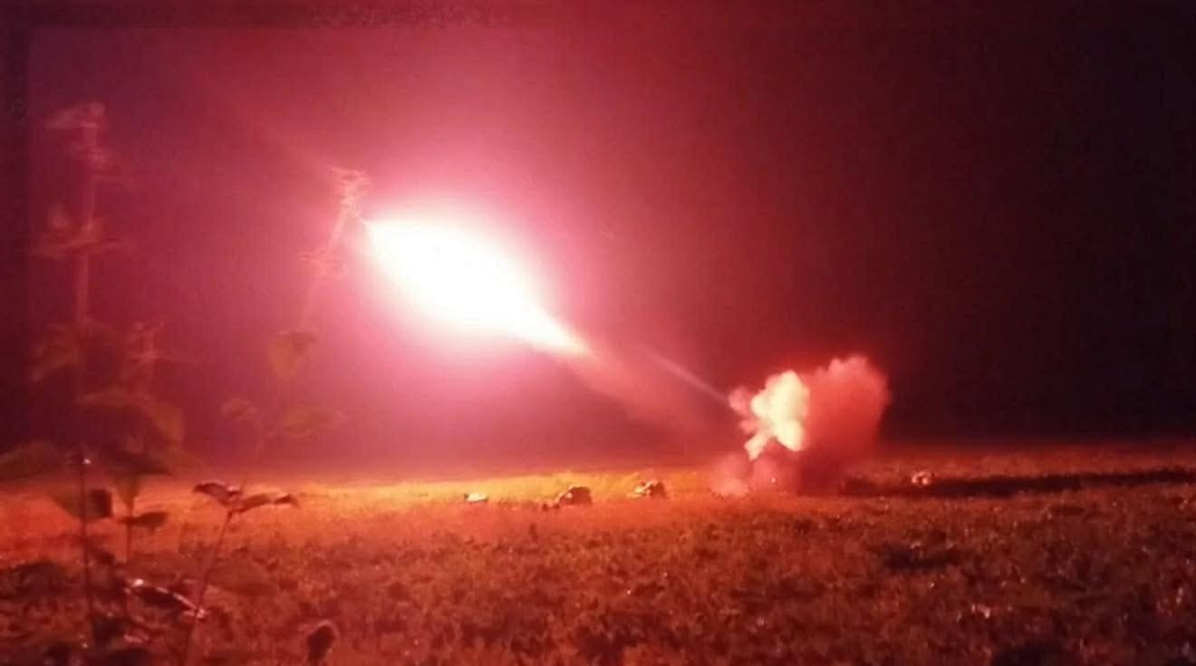 မကွေးလေတပ် ဌာနချုပ် ရှော့တိုက်ဒုံးများဖြင့် ပစ်ခတ်ခံရပြီး ပျက်စီးမှုရှိ