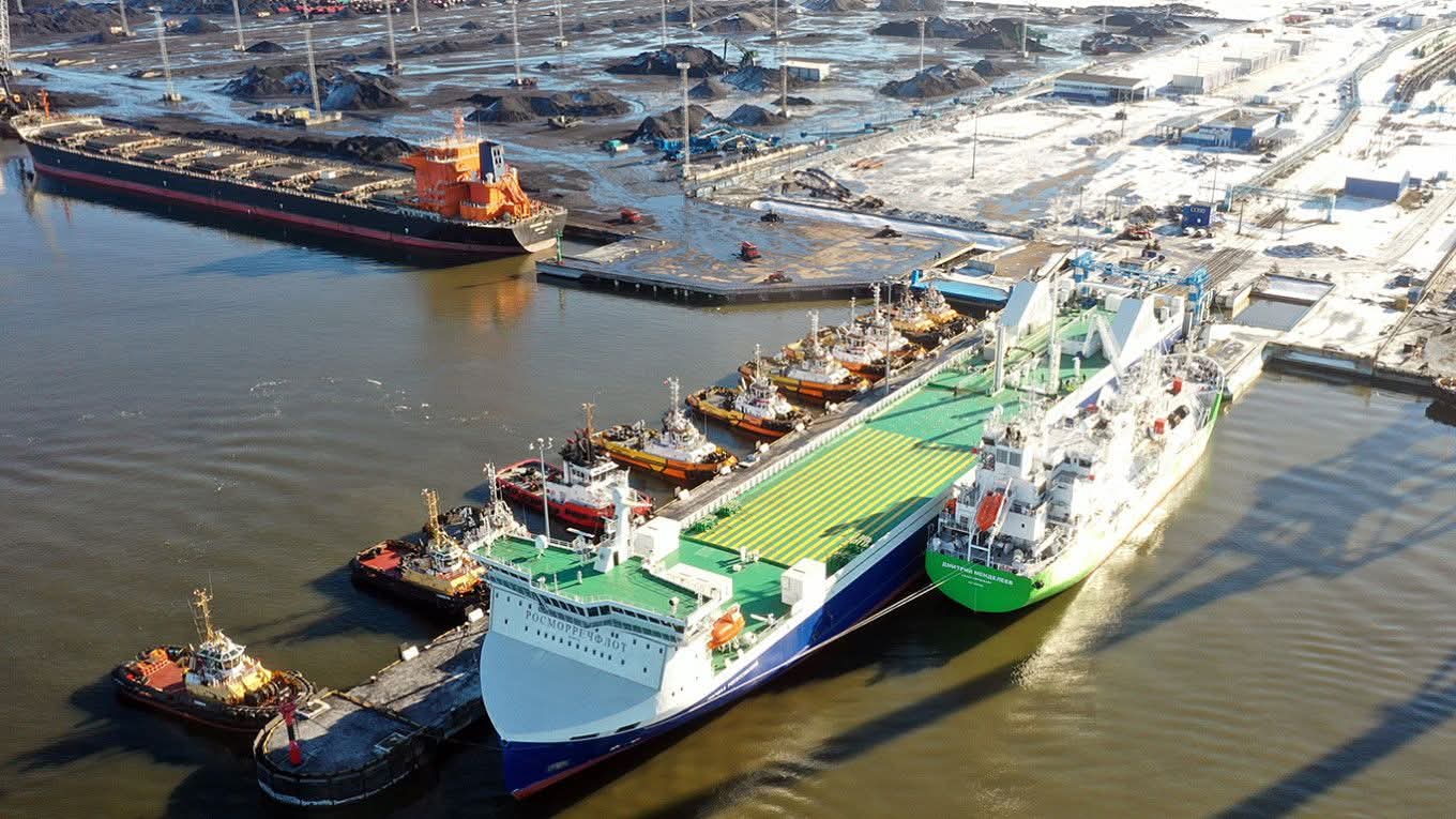 ရုရှား၏ ဘောလ်တစ် ရေနံဆိပ်ကမ်း‌ အကြီးအကျယ် မီးလောင်