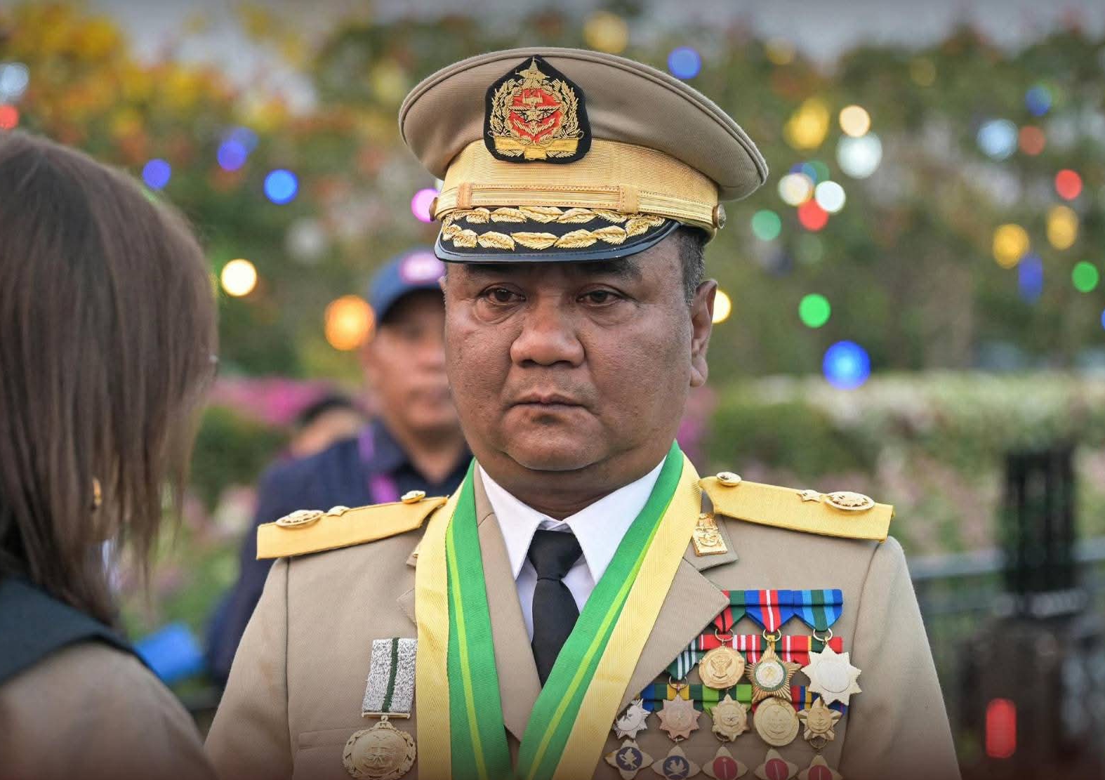 ဗိုလ်ချုပ်ဇော်မင်းထွန်း ရာထူးမှ ဖယ်ရှားခံရ