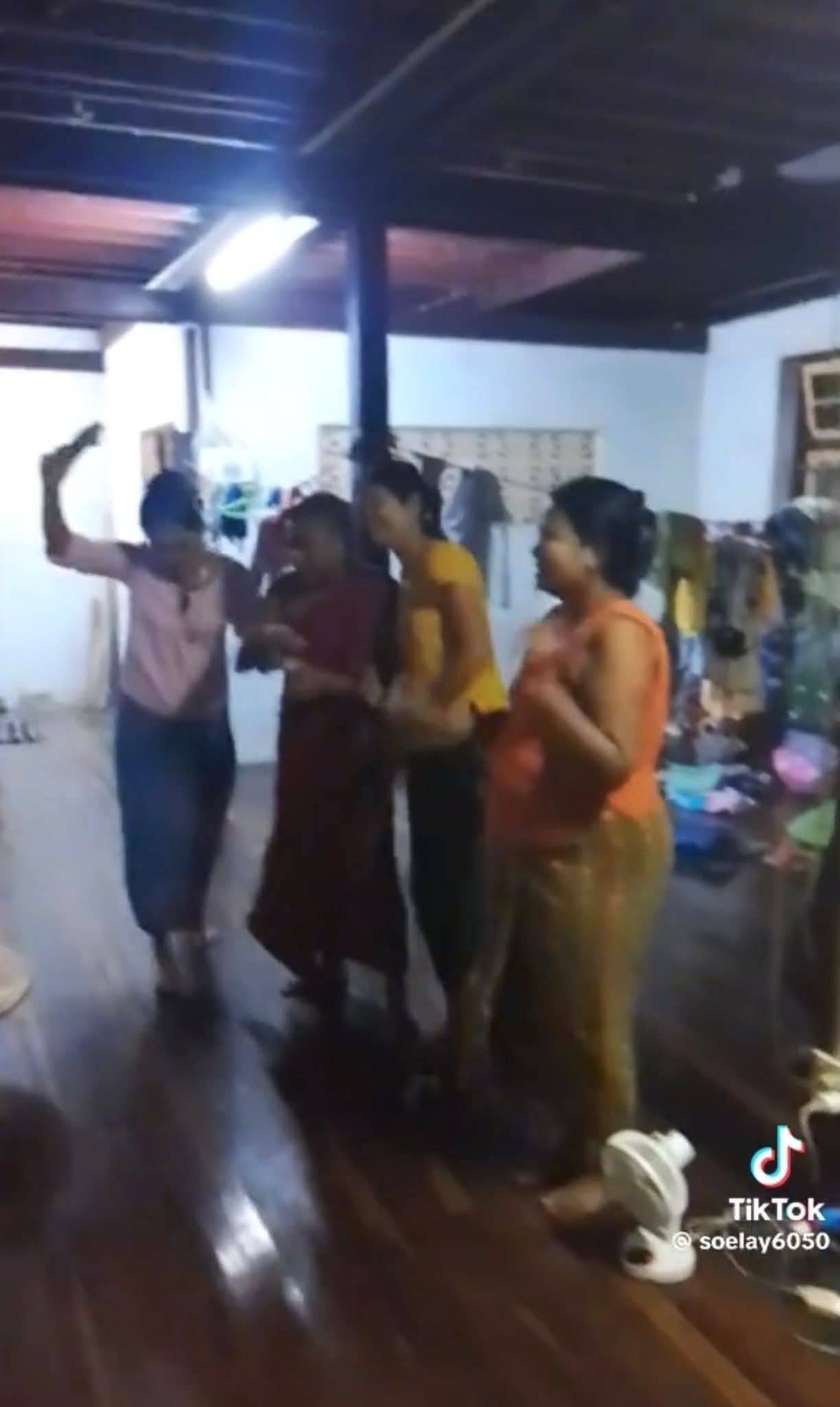 ဘုန်းကြီးကျောင်းနဲ့ KTV မှားတက်လာကြသူများ