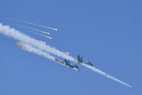 ကနီမှာ ဘုန်းကြီးကျောင်းနဲ့ စာသင်ကျောင်းကို စစ်တပ်ကဂျက်ဖိုက်တာ ၇ စီးနဲ့ ဗုံးကြဲ