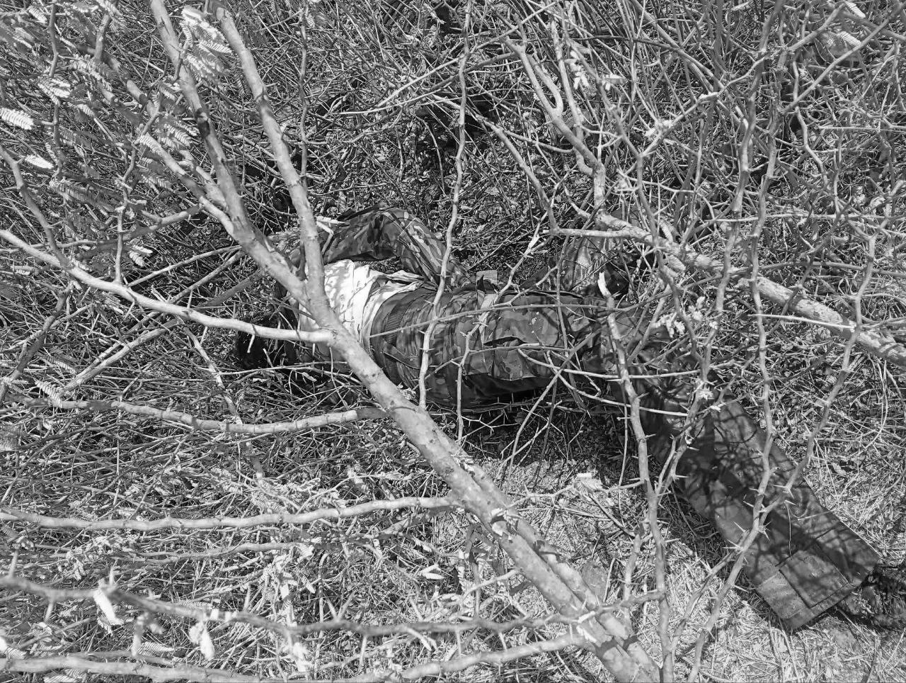 ပြည်သူ ၅ ဦးကို စစ်တပ်က PDF ယူနီဖောင်းများ ဝတ်ဆင်ခိုင်းပြီး ဖမ်းဆီးသတ်ဖြတ်ကာ ရုပ်အလောင်းများကို ရွာပြင်တွင် စွန့်ပစ်ခဲ့