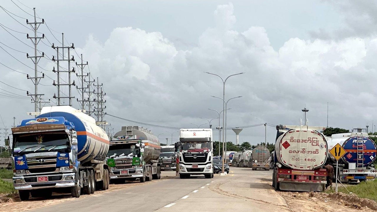 စက်သုံးဆီမှောင်ခိုလောကထဲက⛽ တက္ကစီဆရာတဦးရဲ့🚕 ဖွင့်ဟဝန်ခံချက်