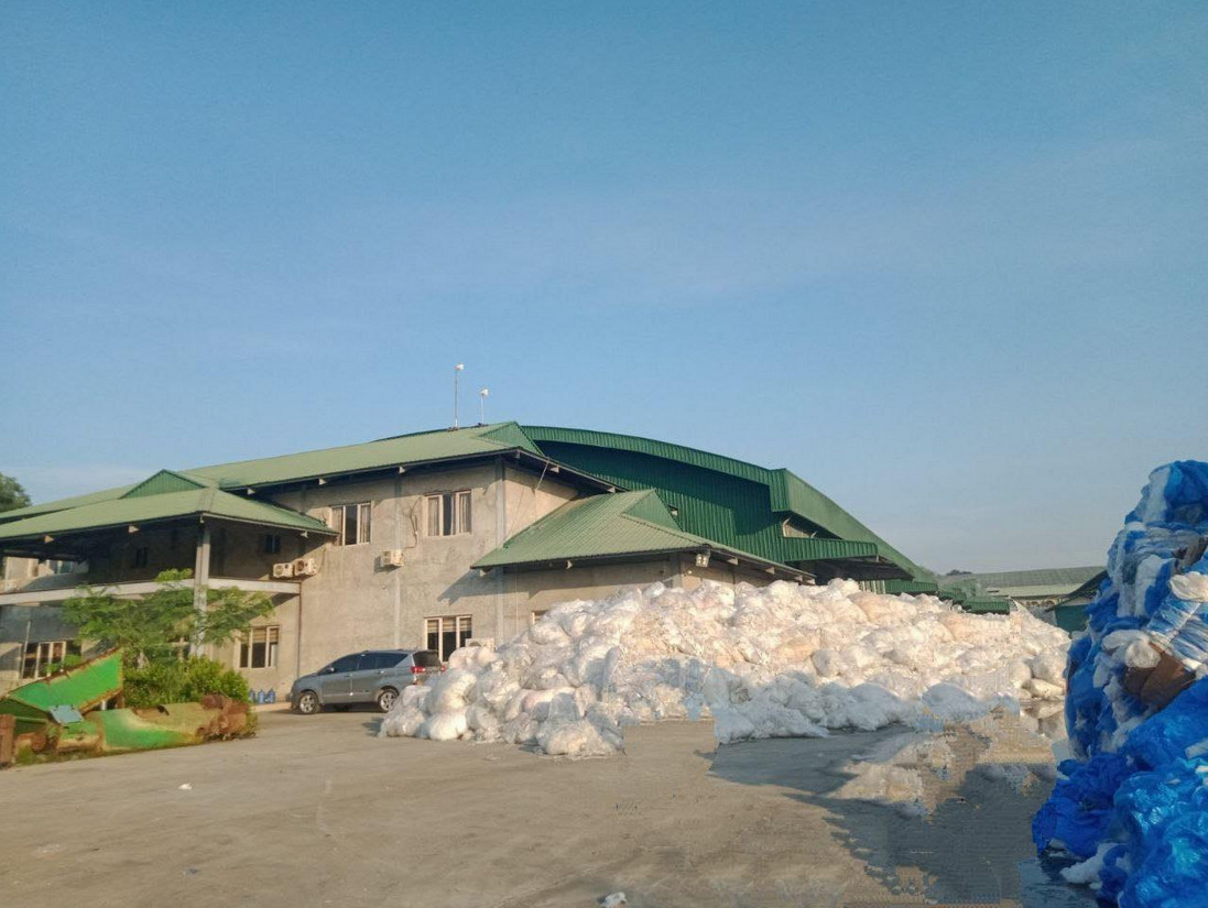 ရွှေပြည်သာမြို့နယ်၊ ဝါးတရာစက်မှုဇုန်၊  True Green City စက်ရုံတွင်  တရုတ်နိုင်ငံသား နည်းပညာကျွမ်းကျင်ဝန်ထမ်းက မြန်မာအလုပ်သမားကို  ရိုက်နှက်