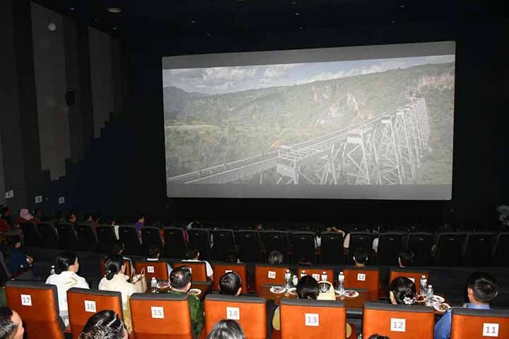 ကြည့်ရှုသူမရှိသဖြင့် စစ်တပ်ဝါဒဖြန့် “တိမ်ပင်လယ်ခရီးကြမ်း”ရုပ်ရှင် အခမဲ့ ပြမည်