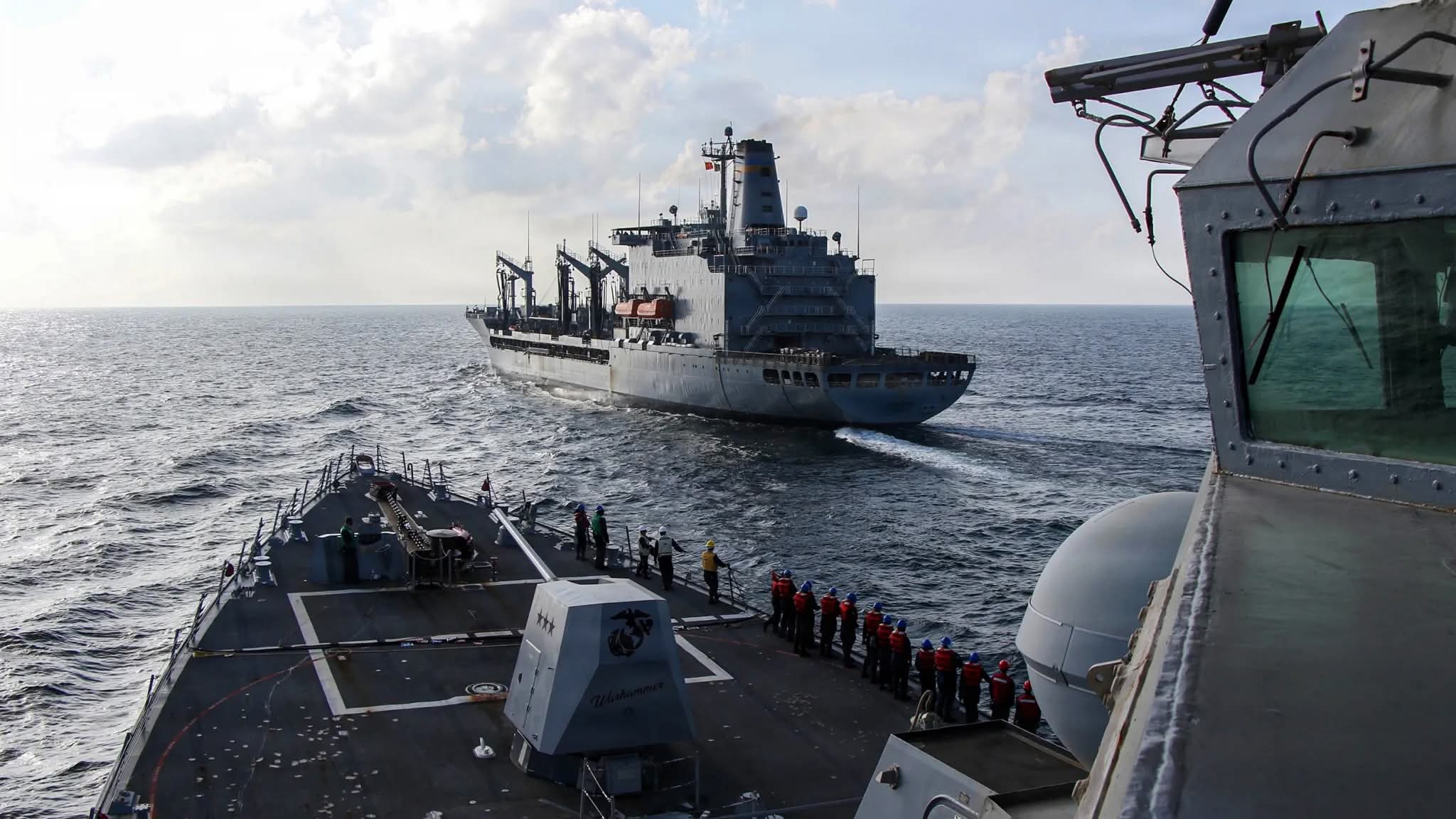 လေယာဉ်တင် သင်္ဘောတွေပါ အသုံးပြုပြီး ဟောမုဇ် ရေလက်ကြားကို အမေရိကန် ပိတ်ဆို့ထား