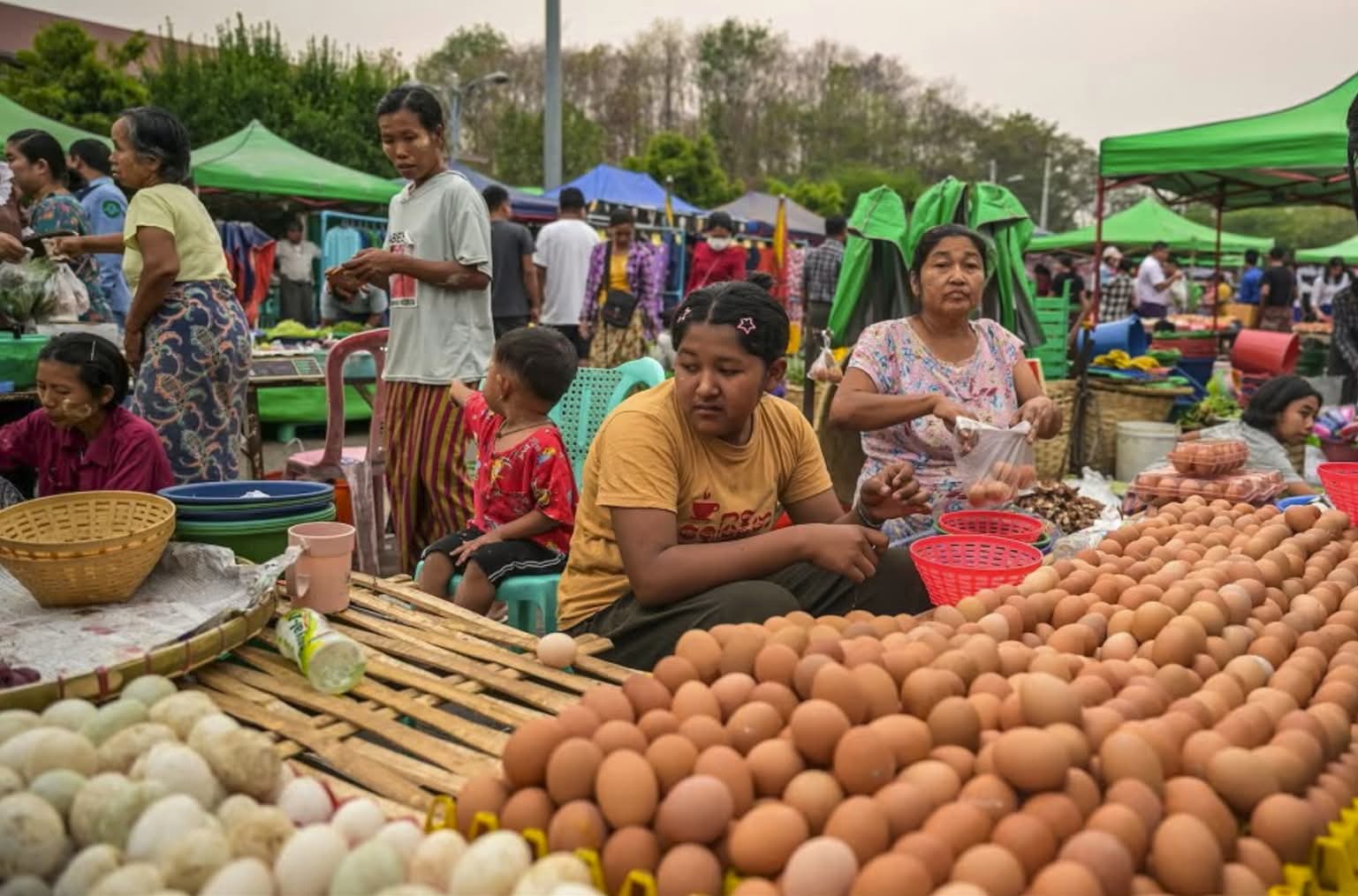 မြန်မာနိုင်ငံတွင် ၁ လအတွင်း ဆန်၊ဆီ ၊ ဆား အပါအဝင် အခြေခံစားသောက်ကုန်ဈေးနှုန်းများ ၁၉ ရာခိုင်နှုန်း မြင့်တက်လာဟု WFP သတိပေး