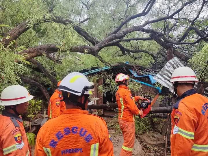 ငလျင်ထိထားတဲ့ပျော်ဘွယ်မှာ လေပြင်းတိုက်လို့ နေအိမ်နဲ့စာသင်ကျောင်းတွေ ပျက်စီး