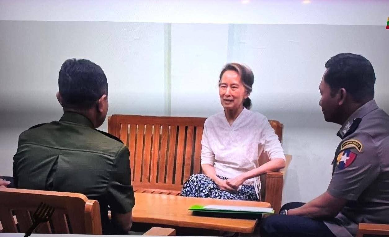 နိုင်ငံတော်၏ အတိုင်ပင်ခံပုဂ္ဂိုလ်ဒေါ်အောင်ဆန်းစုကြည်ကို နေအိမ်အကျယ်ချုပ် ပြောင်းလဲ