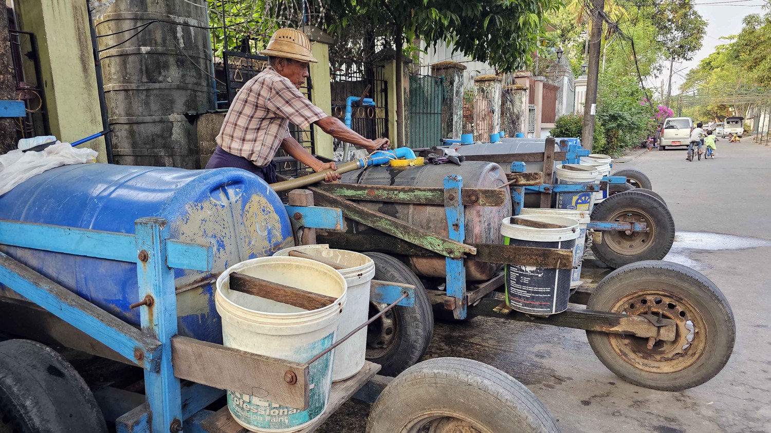 ရန်ကုန်တွင် သုံးရေတစည်ကို ငွေကျပ် ၆,၀၀၀ ပေးဝယ်နေရ