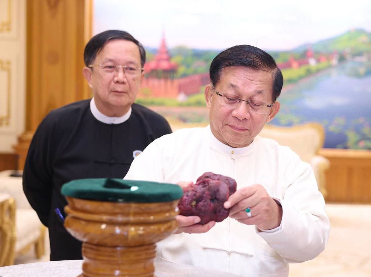 ၁၁၀၀၀ ကာရက်ရှိ ပတ္တမြားကြီးကို စစ်ကော်မရှင် ရှာဖွေတွေ့ရှိ