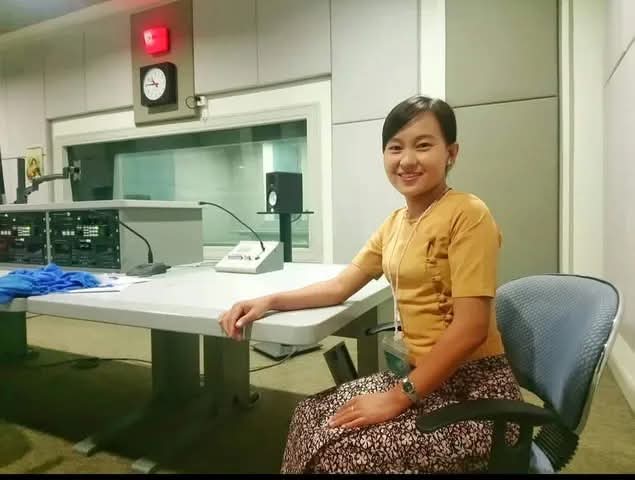 MRTV သတင်းတင်ဆက်သူ၏ မောင်ဖြစ်သူ နေမျိုးလင်း အပါအဝင်  ရွာသားလူငယ်များကို စစ်တပ်က နေ့အချိန် ပေါ်တာဆွဲဖမ်းဆီး