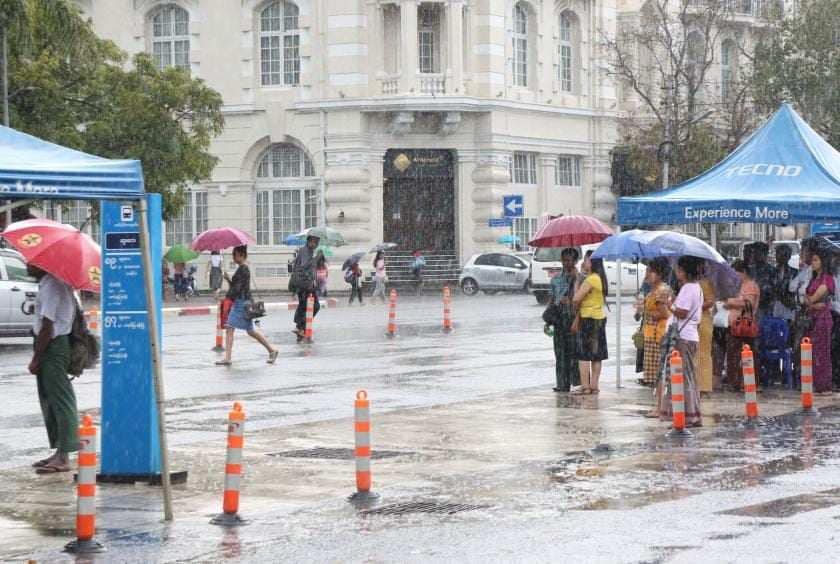 ရန်ကုန်မှာ ရုတ်တရက် လေပြင်းတိုက်ပြီး မိုးသီးတွေပါ ကြွေကျလာနိုင်
