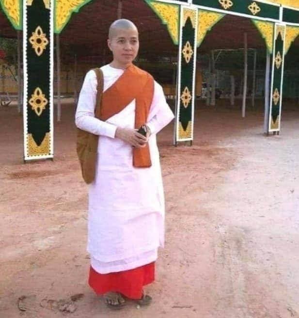 ထရံတောင်မလုံတဲ့ တဲကျောင်းလေးထဲမှာ အောင်မြင်မှုကိုစွန့်ကာ တရားရှာနေတဲ့ ဆရာလေး ဒေါ်နန္ဒမာလာ(သို့)တင့်တင့်ထွန်း