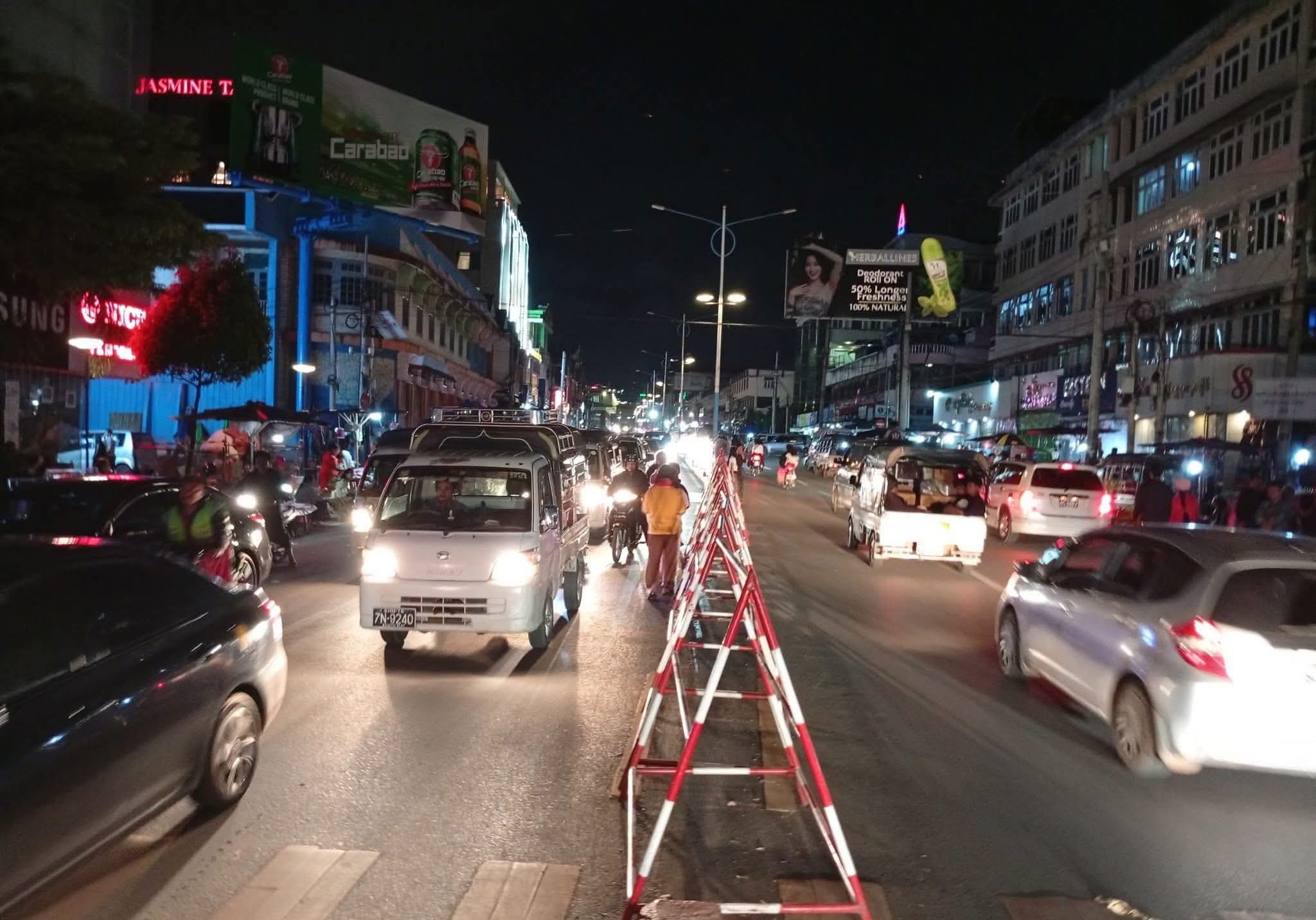 တောင်ကြီးမြို့တွင် စက်သုံးဆီဆိုင်များအနီးနှင့် ပြည်ထောင်စုလမ်းမကြီးတို့တွင်  မိုင်းပေါက်ကွဲမှုများ တစ်ပြိုင်နက်တည်း ဖြစ်ပွားပြီး အဆောက်အအုံတချို့ပျက်စီး