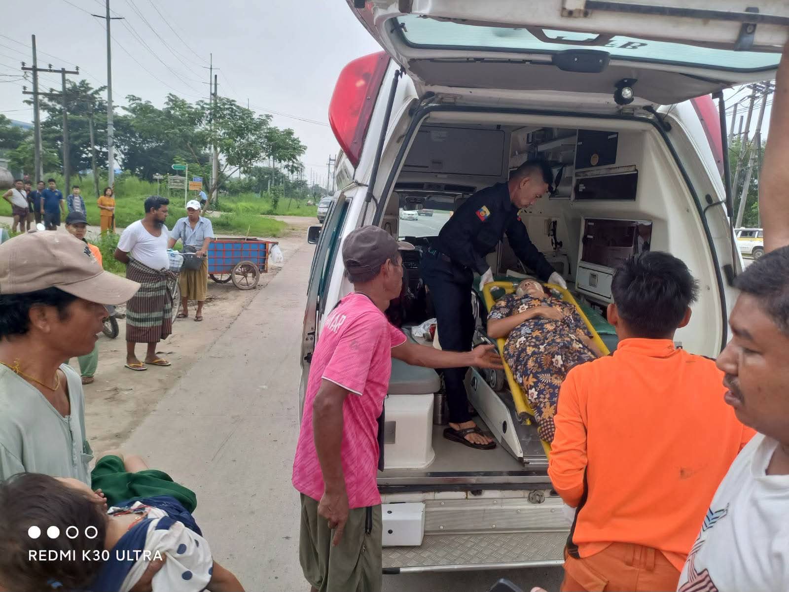 လမ်းဖြတ်ကူးစဉ်ကားမှဝင်တိုက် မှုဖြစ်ပွား