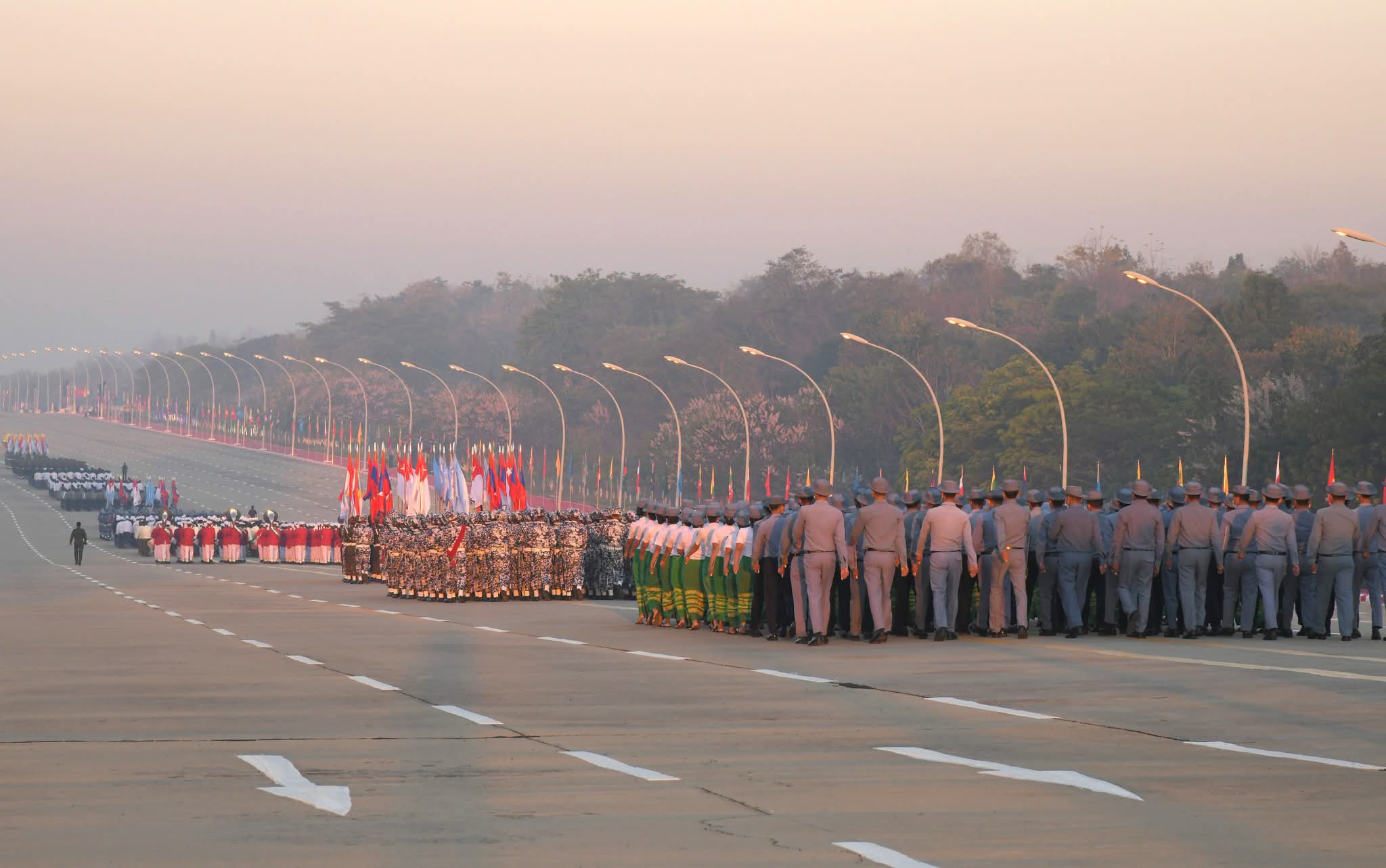 ကဲ နန်းနန်းတို့ဘက် လှည့်လာပြီ