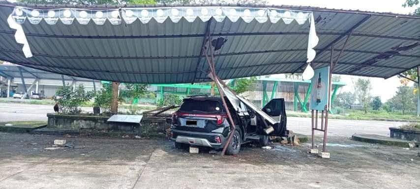 အမြန်လမ်းမှာမောင်းနေတုန်း အတက်ရောဂါထဖောက်လာတဲ့ယာဥ်မောင်း